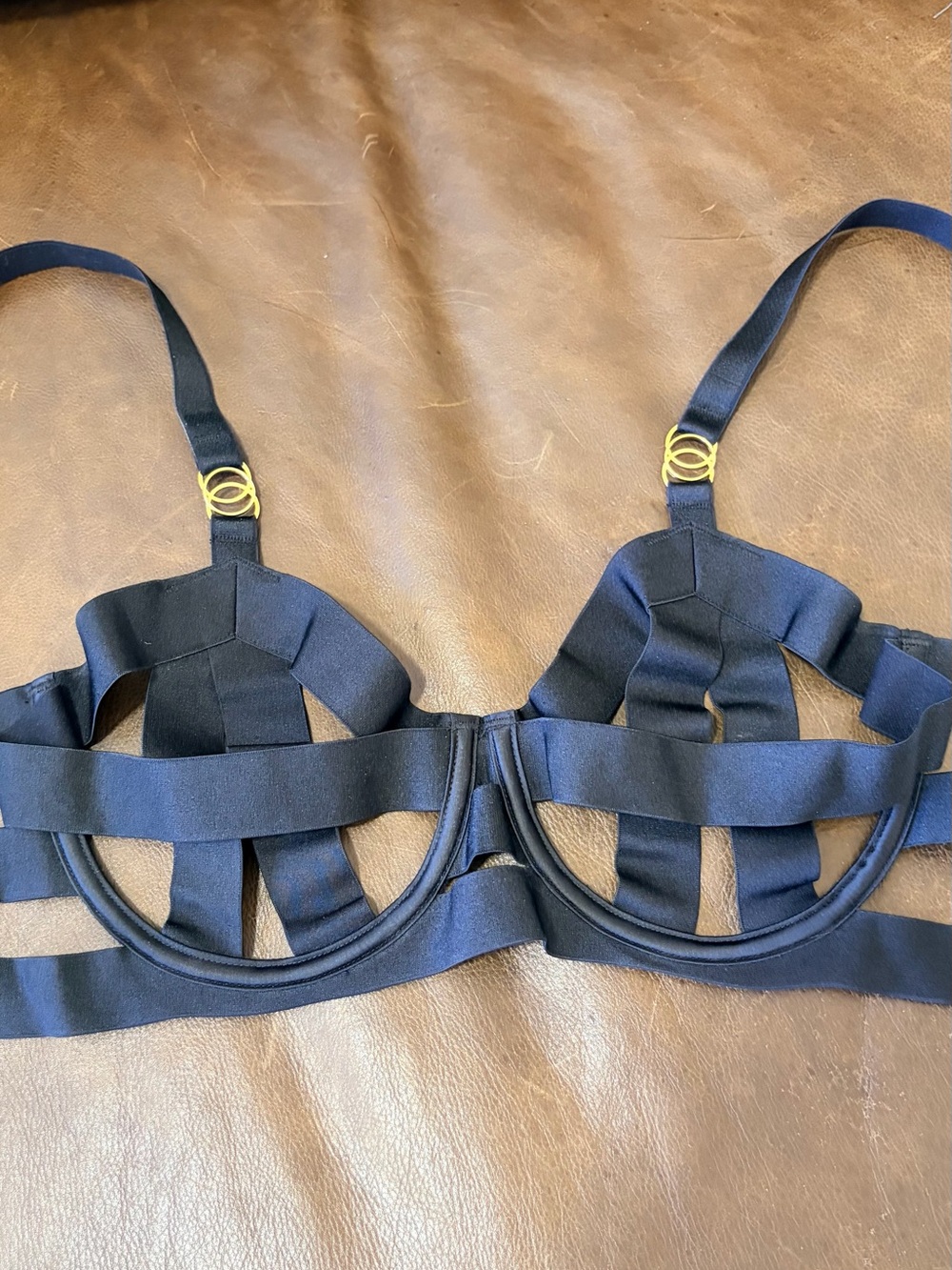 NWT VS Strappy Cage Underwire Bra